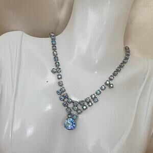Dainty Vintage Unsigned Weiss Blue Aurora Borealis rhinestone necklace